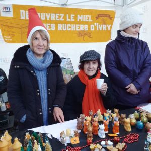 Marché des producteurs des 16 et 17 décembre 2023 - Vente de miels et de bougies de L'APAI